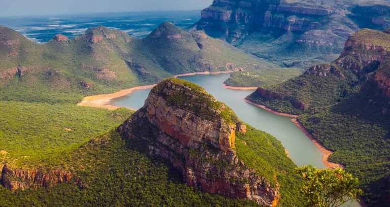 Exploring 4 Best Escorted Tour South Africa: The Ultimate Guide to Escorted Tours, Top Destinations, and Criteria for Choosing the Perfect Adventure